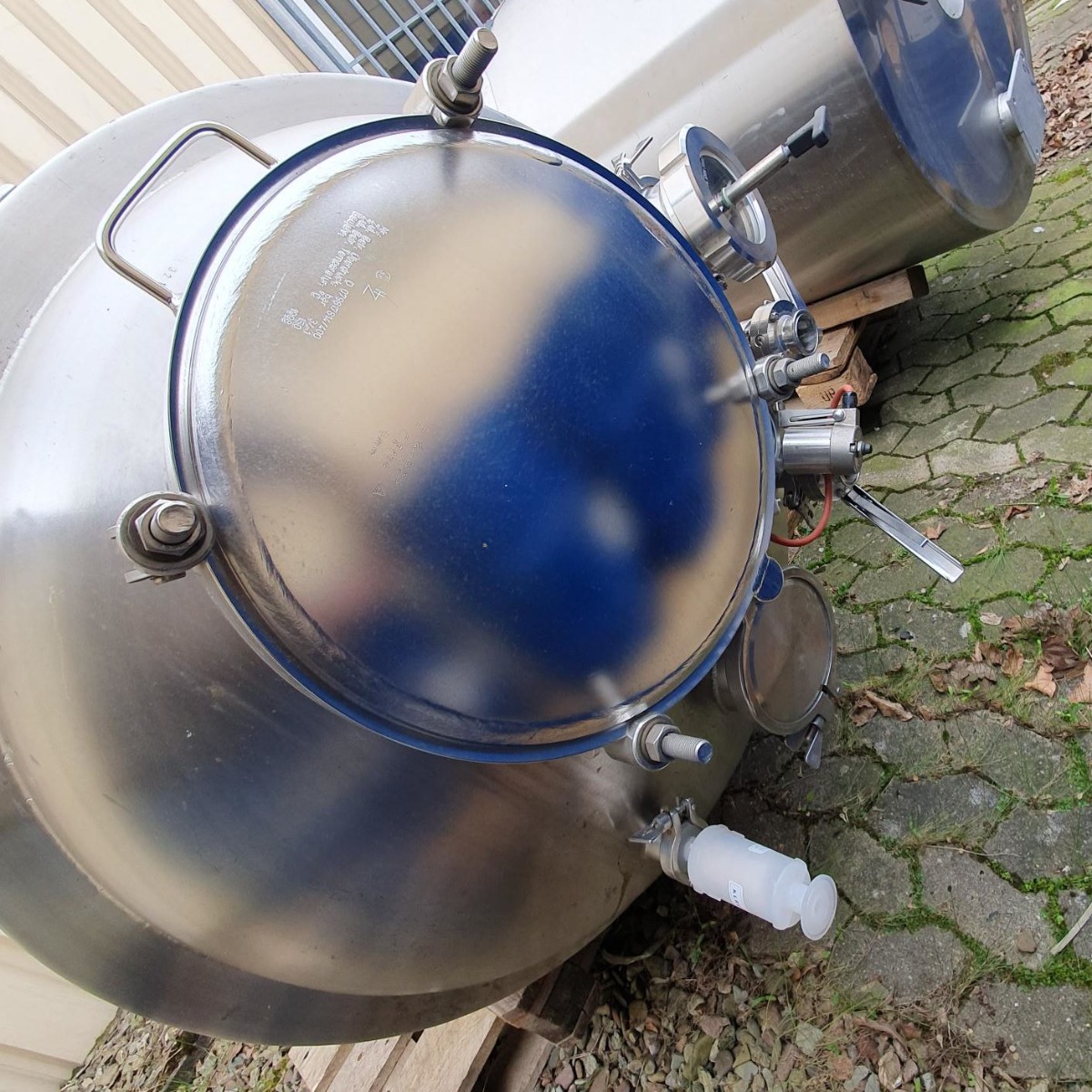 710 liter tank i Syrafast 316 - Bild 3