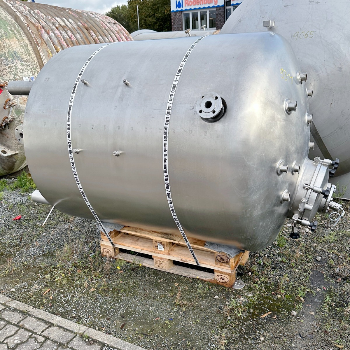 2068 liter tank i Syrafast 316