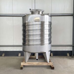 2500 liter tank i Syrafast 316