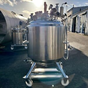 900 liter tank i Syrafast 316