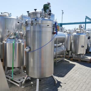 1100 liter tank i Syrafast 316