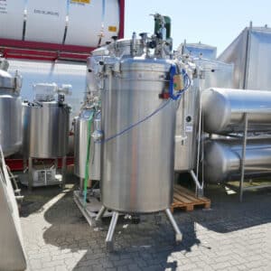 1100 liter tank i Syrafast 316