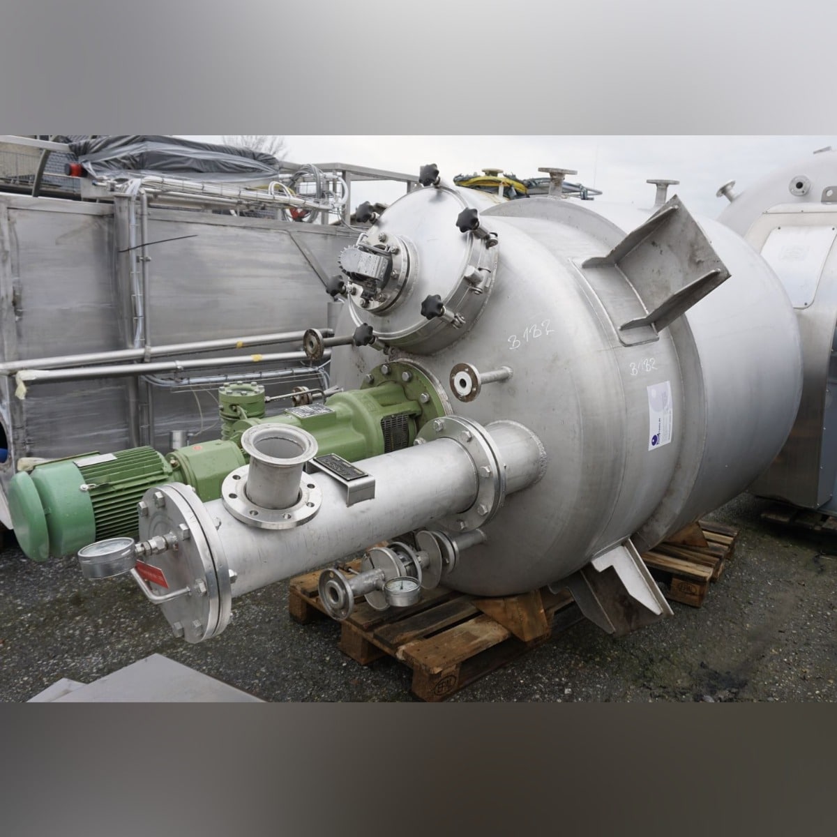 2410 liter tank i Syrafast 316